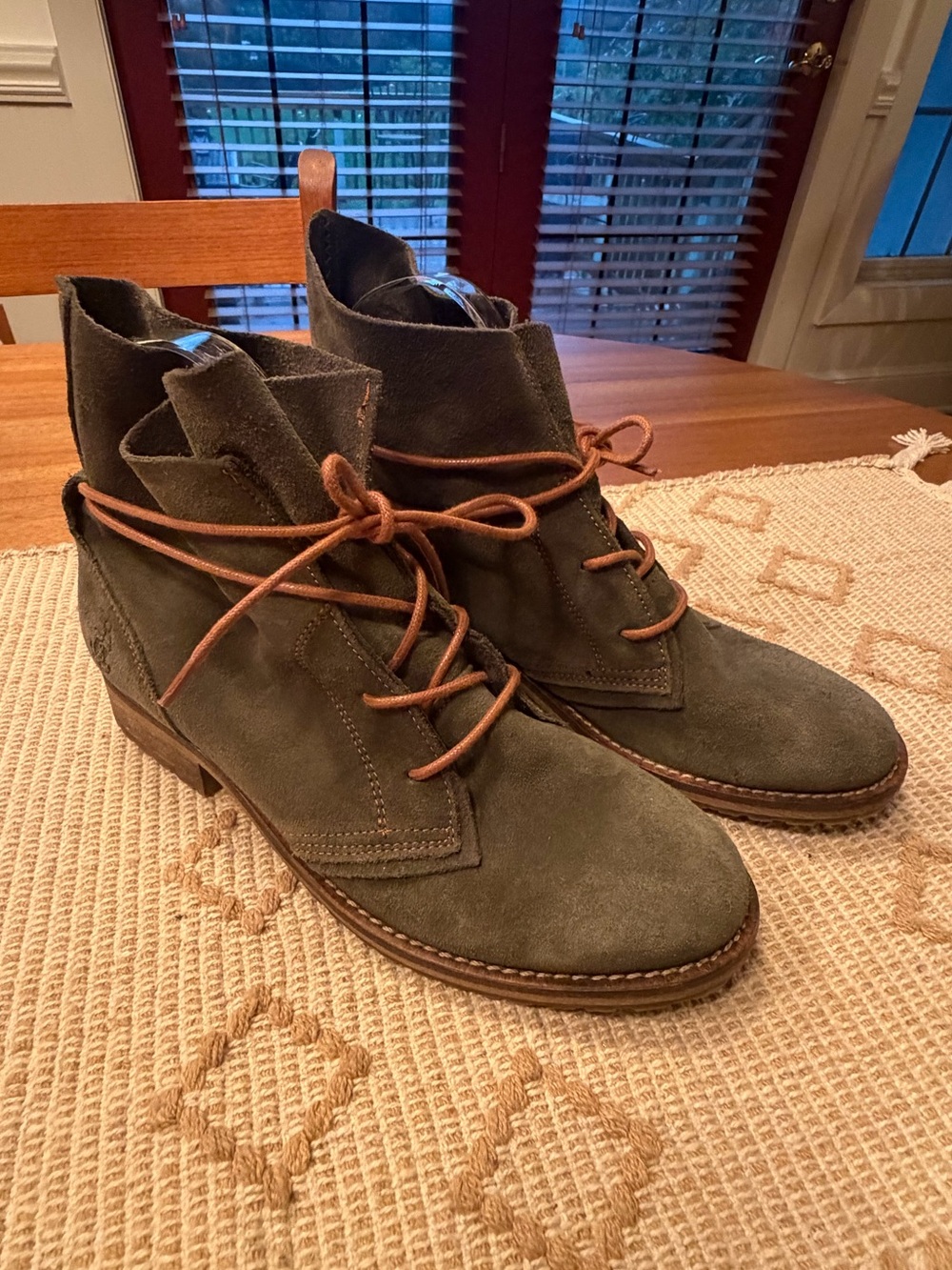 Sommerkind wrap-around lace suede ankle boots size 7